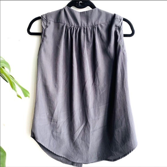 Mandee Grey sleeveless blouse with jew - Picture 2 of 5